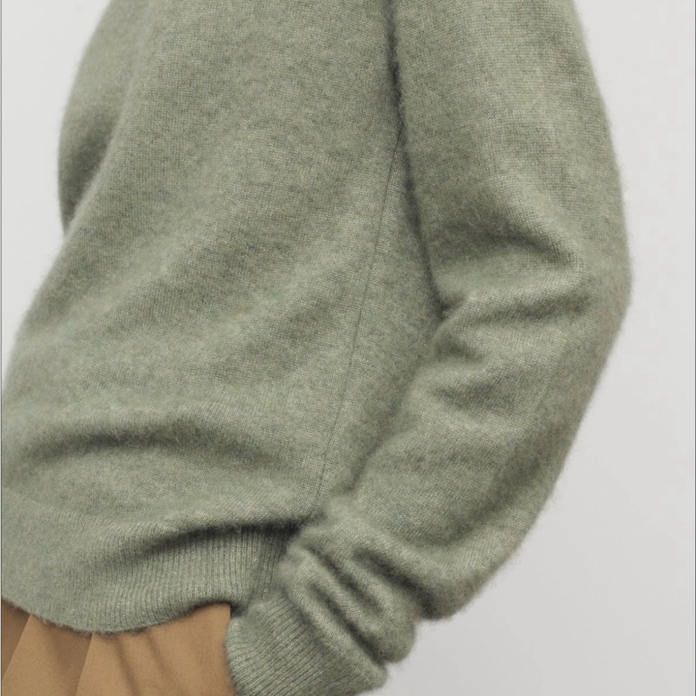 The Row Women's Soft Knit Sweater - Light Gray/Green